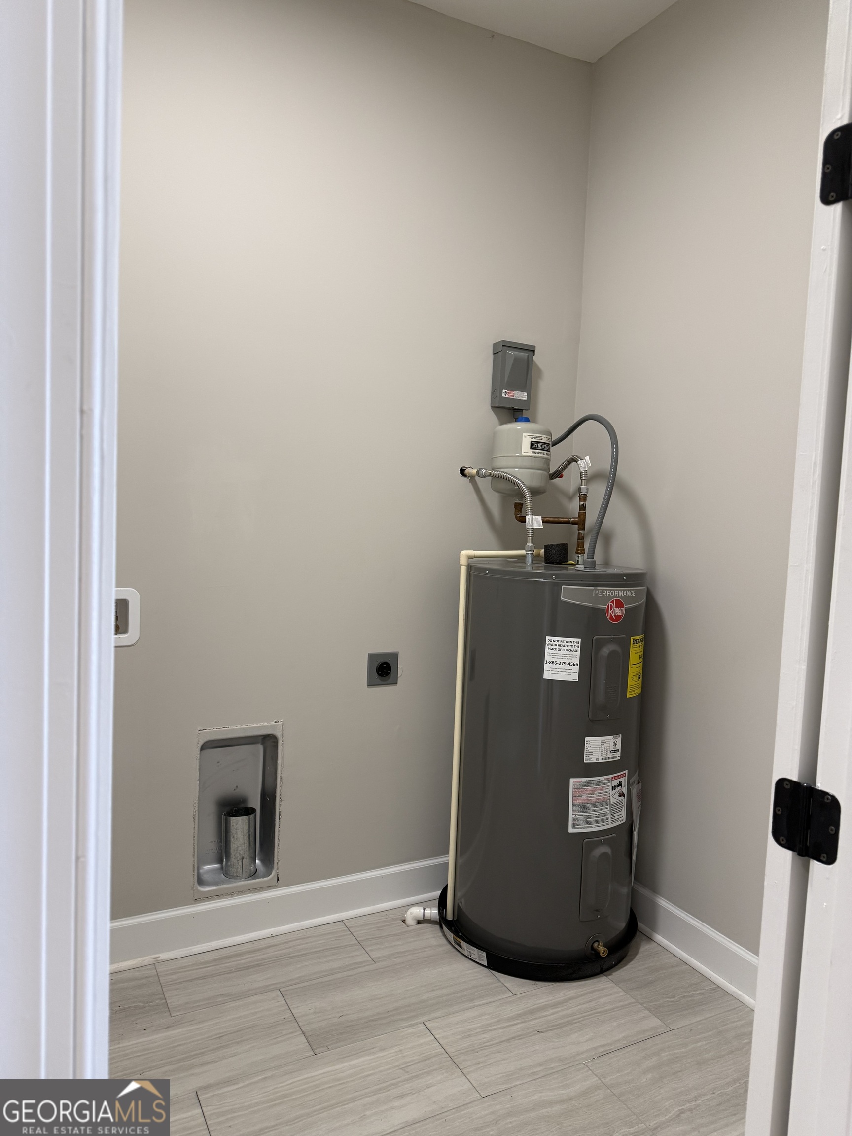 2 Cedar Avenue Griffin, GA 30223 - Photo 5 of 13 a view of water heater room