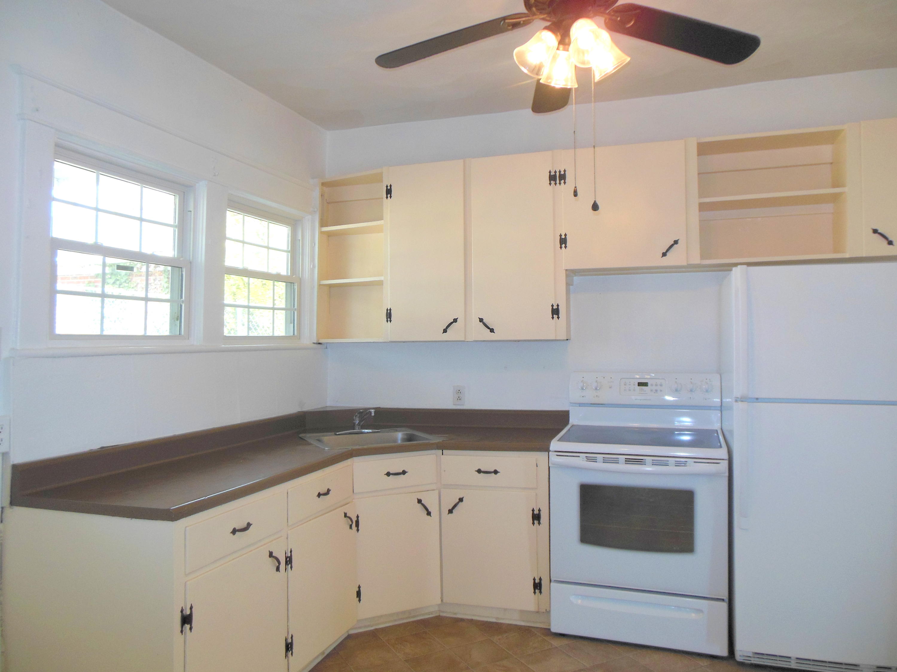1209 Howbert Avenue Southwest Roanoke, VA 24015 - Photo 11 of 31 DSCN5834