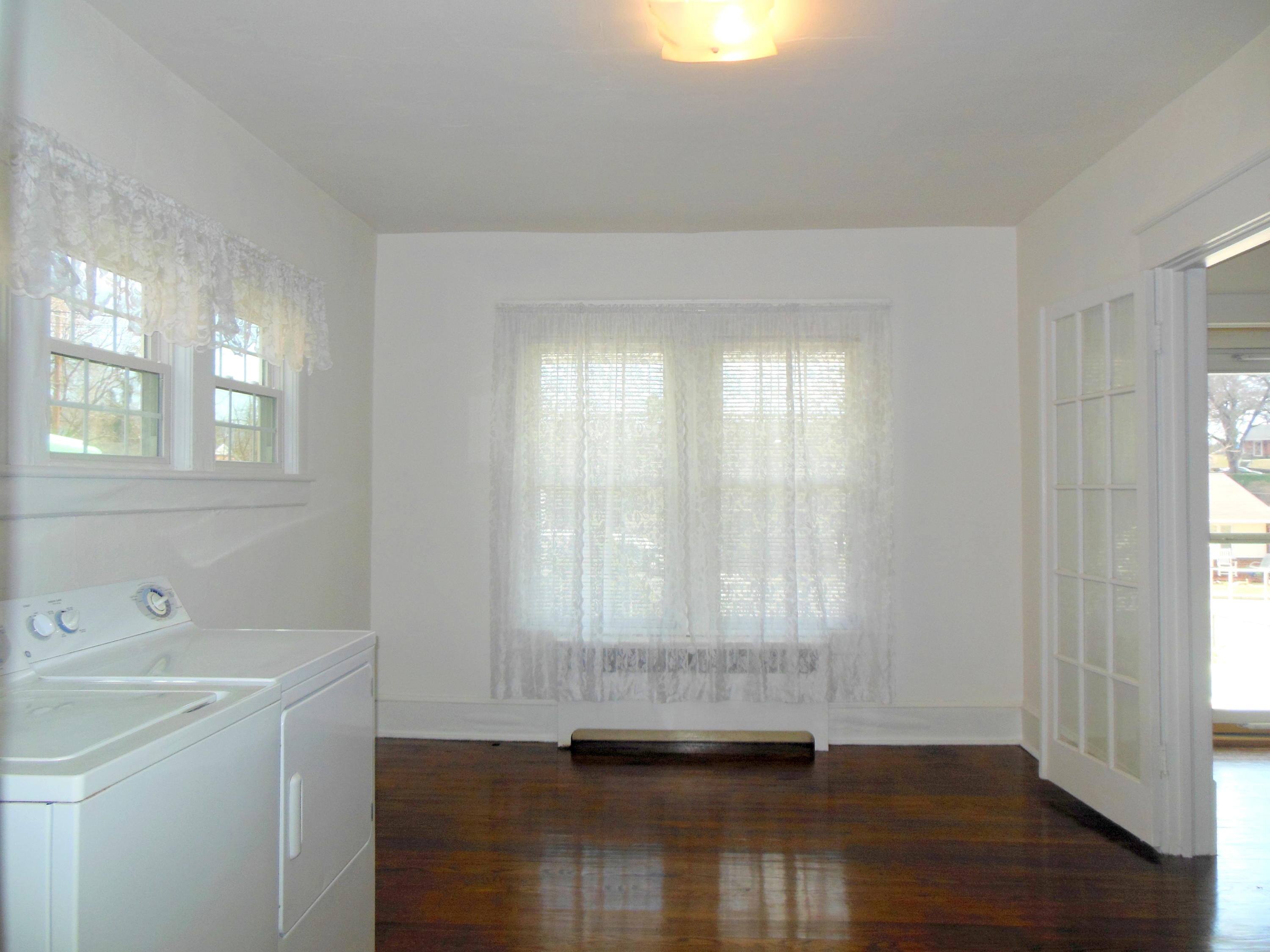 1209 Howbert Avenue Southwest Roanoke, VA 24015 - Photo 9 of 31 DSCN5831