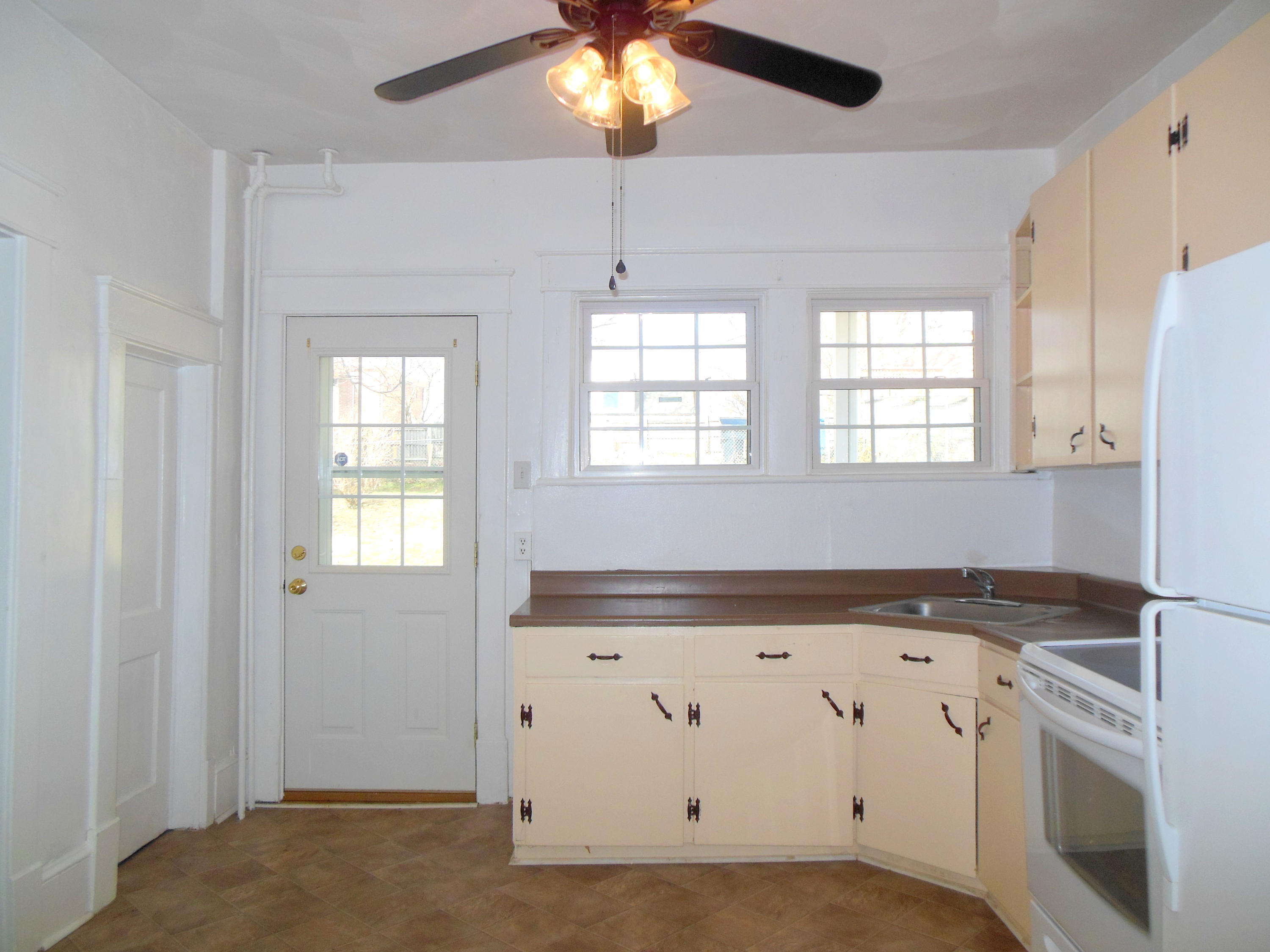 1209 Howbert Avenue Southwest Roanoke, VA 24015 - Photo 10 of 31 DSCN5833