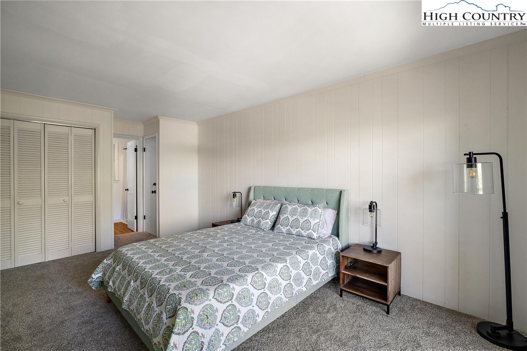 101 Mid Holiday Lane, Unit E217 Beech Mountain, NC 28604 - Photo 20 of 43 a bedroom with a bed and a cabinet