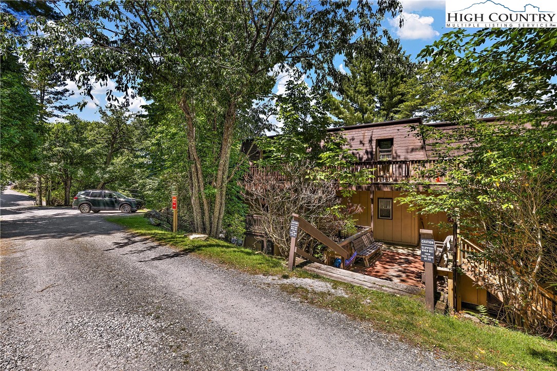 101 Mid Holiday Lane, Unit E217 Beech Mountain, NC 28604 - Photo 28 of 43 a view of a outdoor space