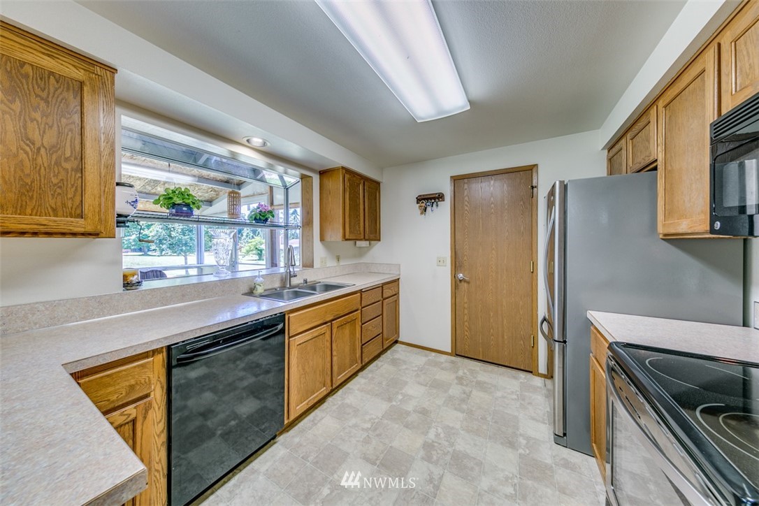 422 Hulse Road Port Angeles, WA 98362 - Photo 13 of 40 a kitchen with stainless steel appliances granite countertop a refrigerator and a sink