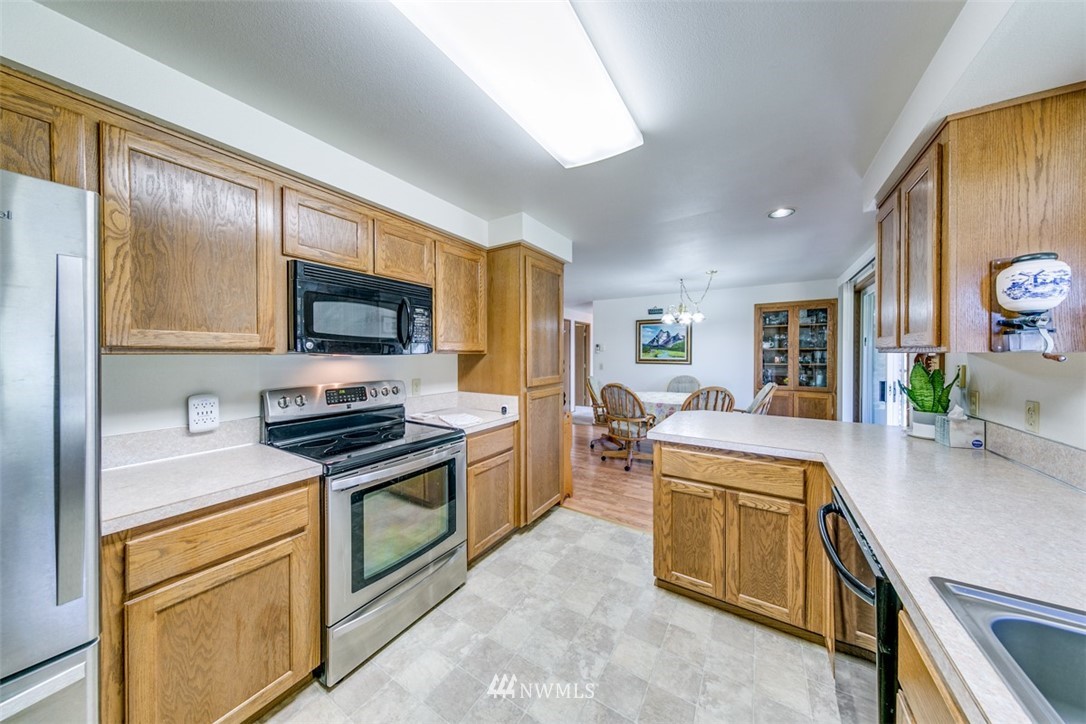 422 Hulse Road Port Angeles, WA 98362 - Photo 16 of 40 a kitchen with a sink stove and microwave
