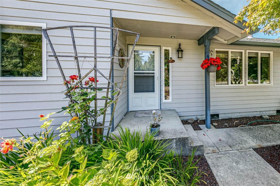 422 Hulse Road Port Angeles, WA 98362 - Photo 5 of 40