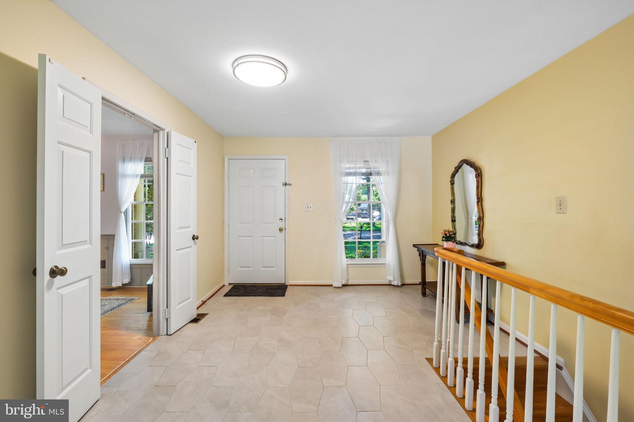11900 Canfield Road Potomac, MD 20854 - Photo 5 of 44 Foyer