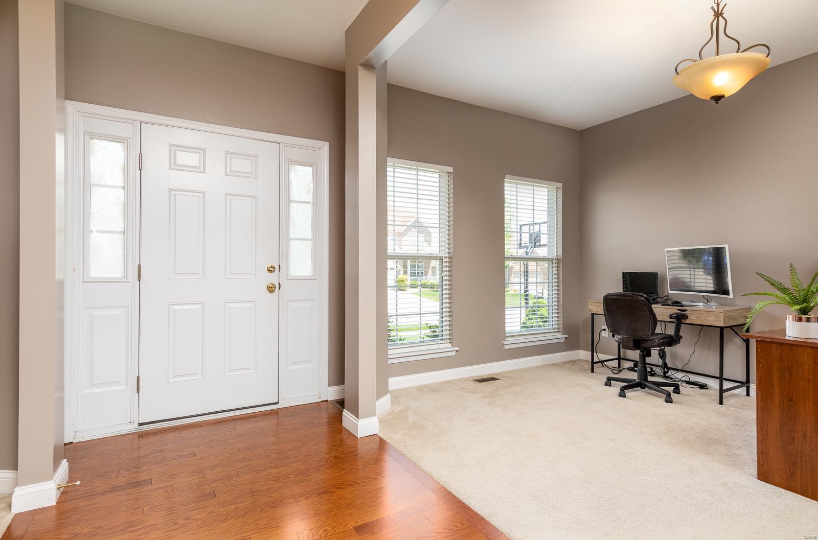 1092 Pierpoint Lane St. Charles, MO 63303 - Photo 3 of 36