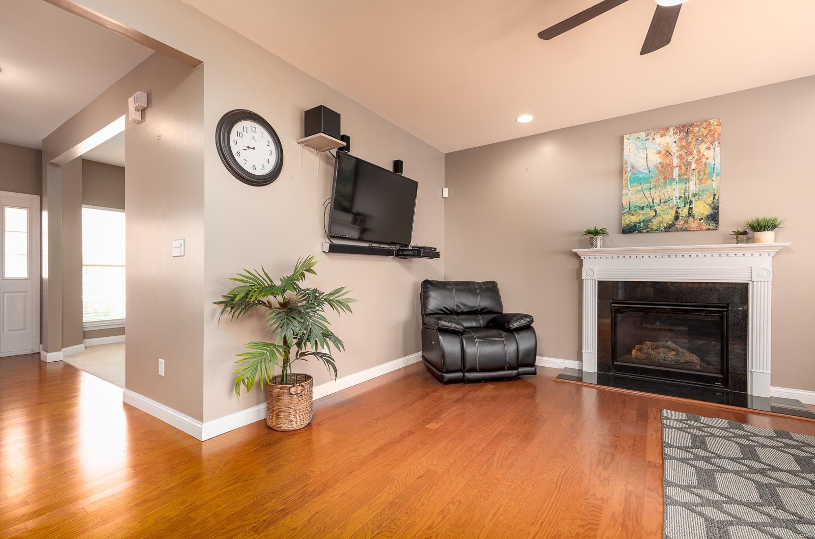 1092 Pierpoint Lane St. Charles, MO 63303 - Photo 9 of 36