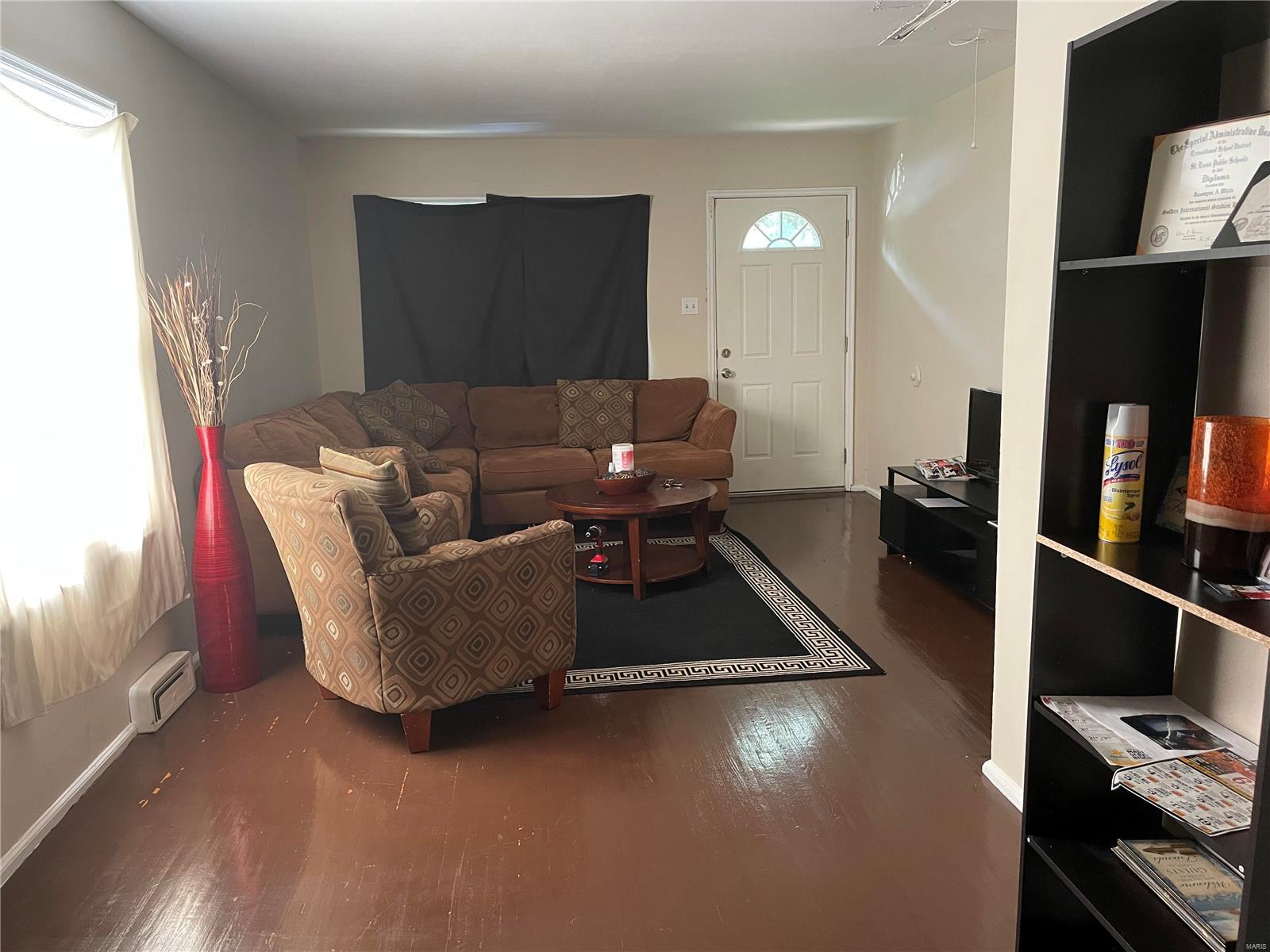 238 Estridge Road St. Louis, MO 63137 - Photo 2 of 13