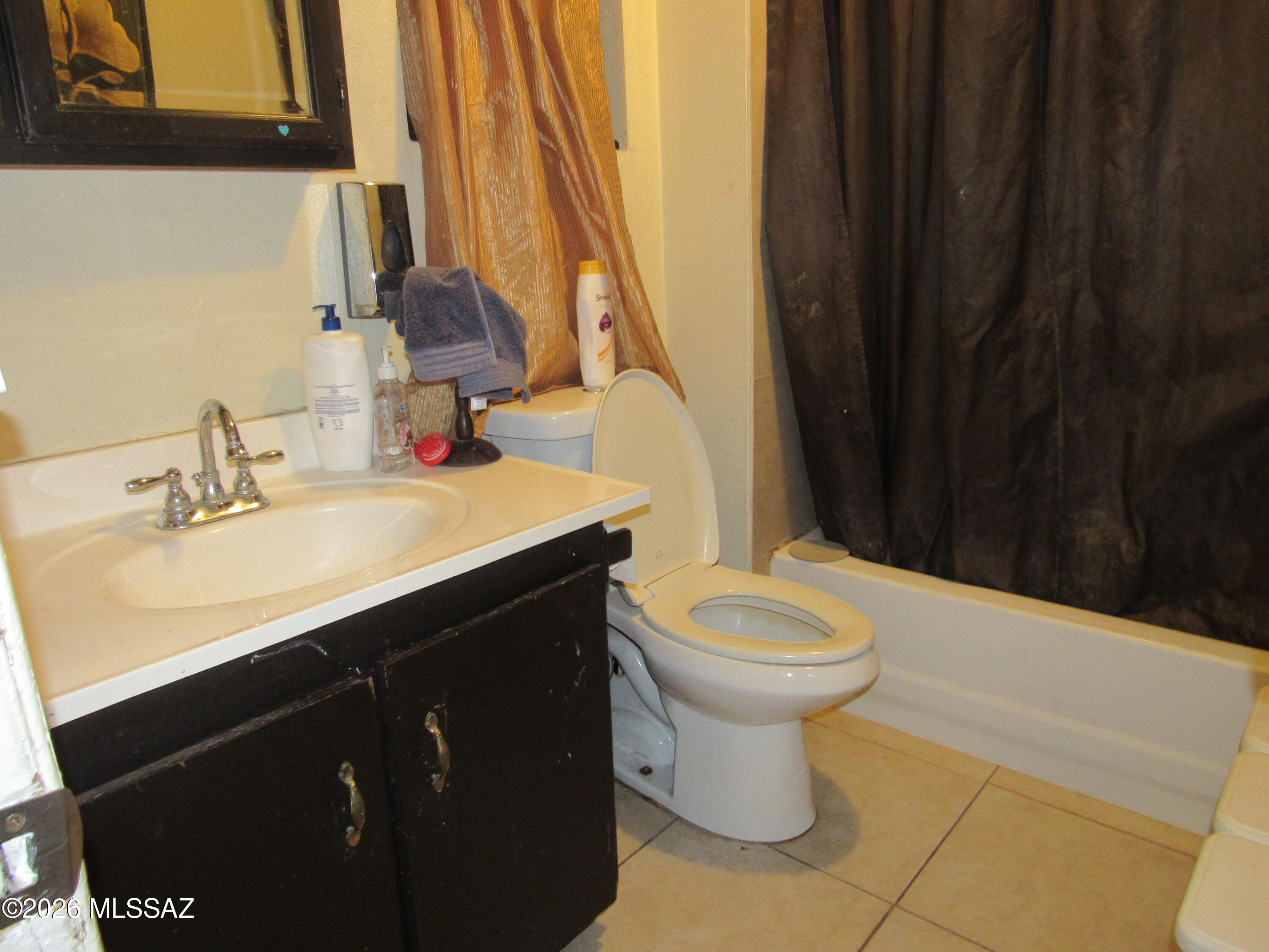 266 West Elm Street Nogales, AZ 85621 - Photo 12 of 25 Bathroom
