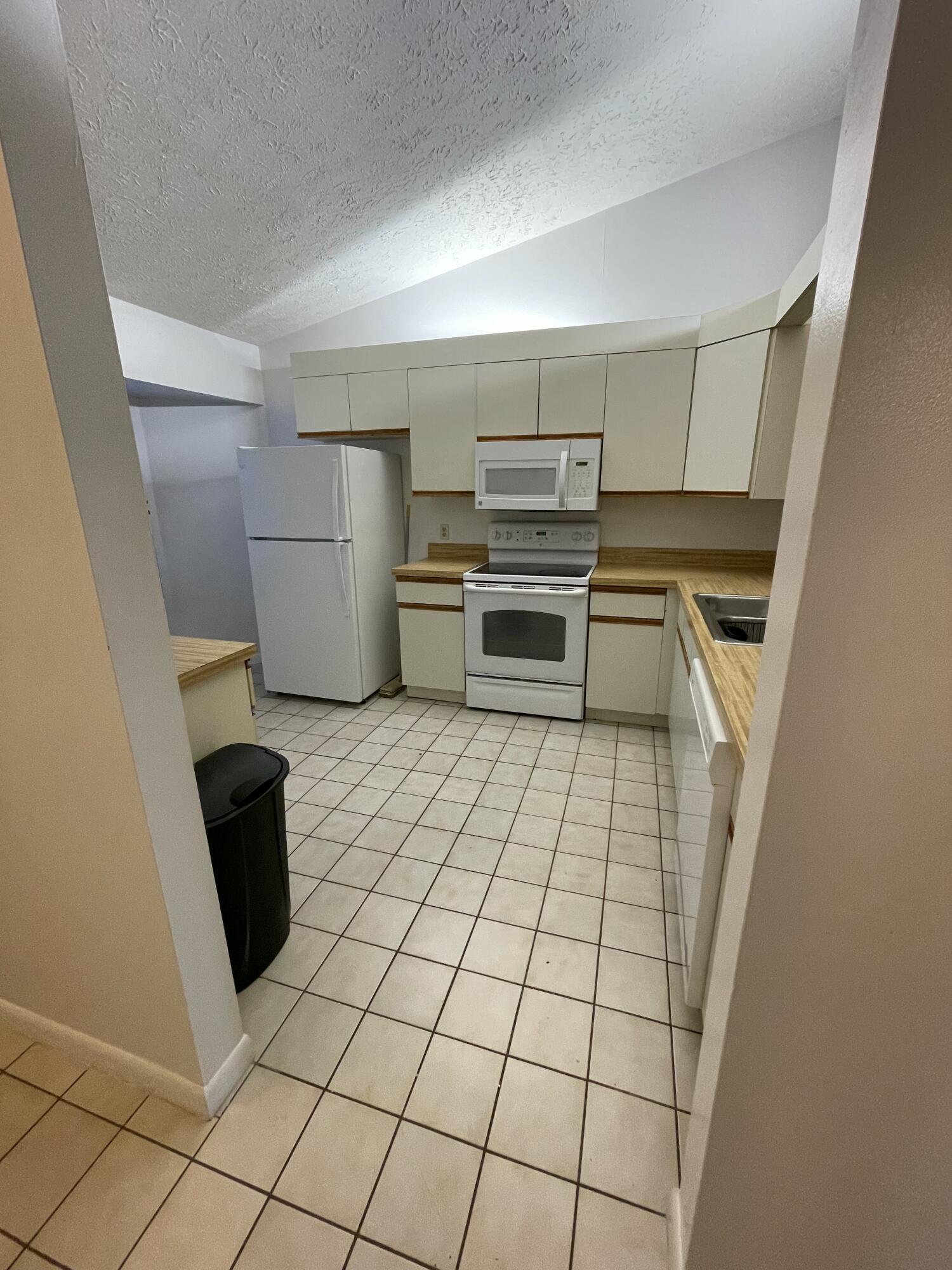 4918 Southeast Salvatori Road Stuart, FL 34997 - Photo 3 of 9 Kitchen