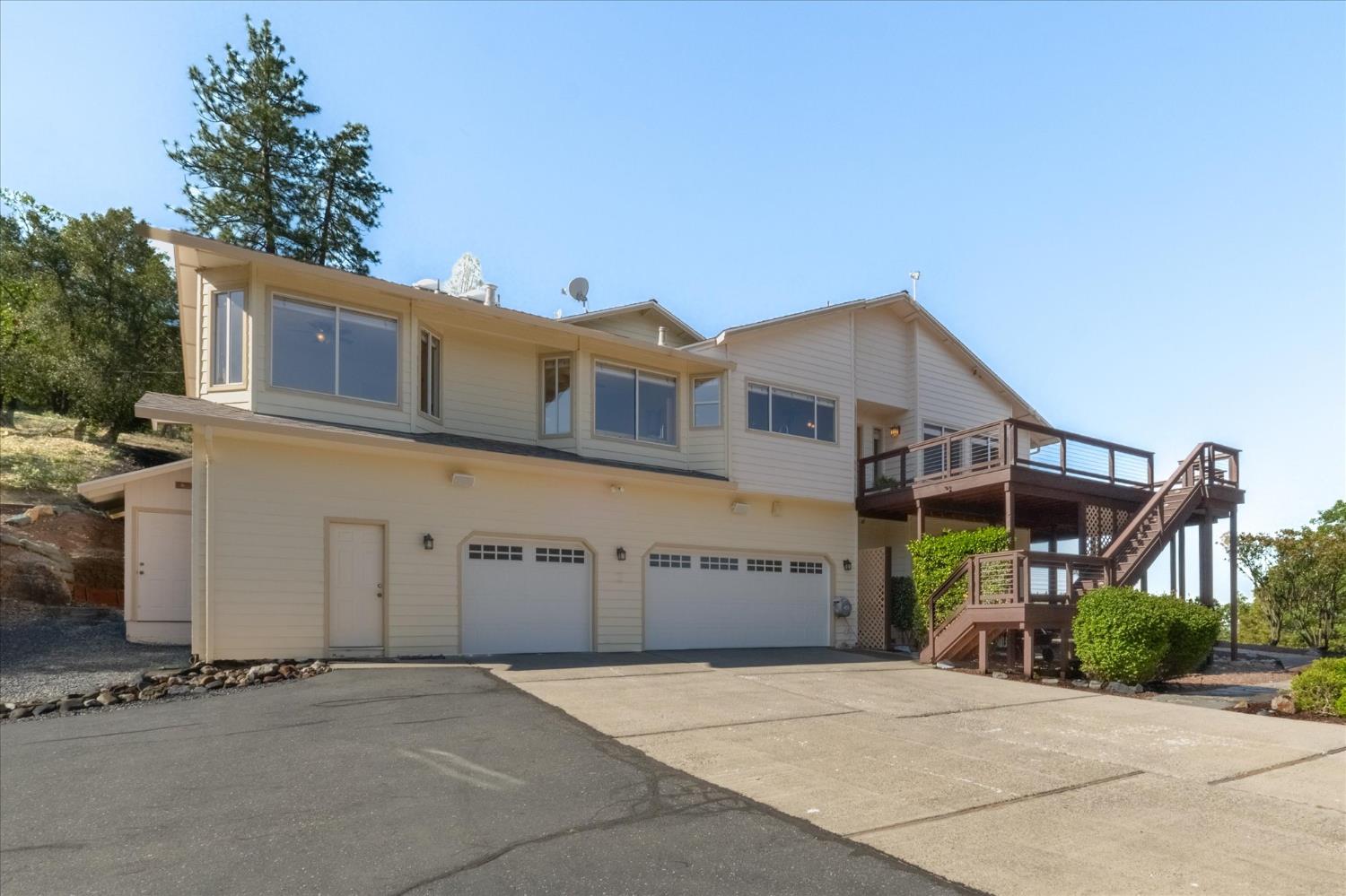 4480 Foster Court Murphys, CA 95247 - Photo 41 of 57 Sierra Foothills serenity meets high-function design. This 11.77-acre estate features dual entrances—lower-level garage access and upper-level single-story living.
