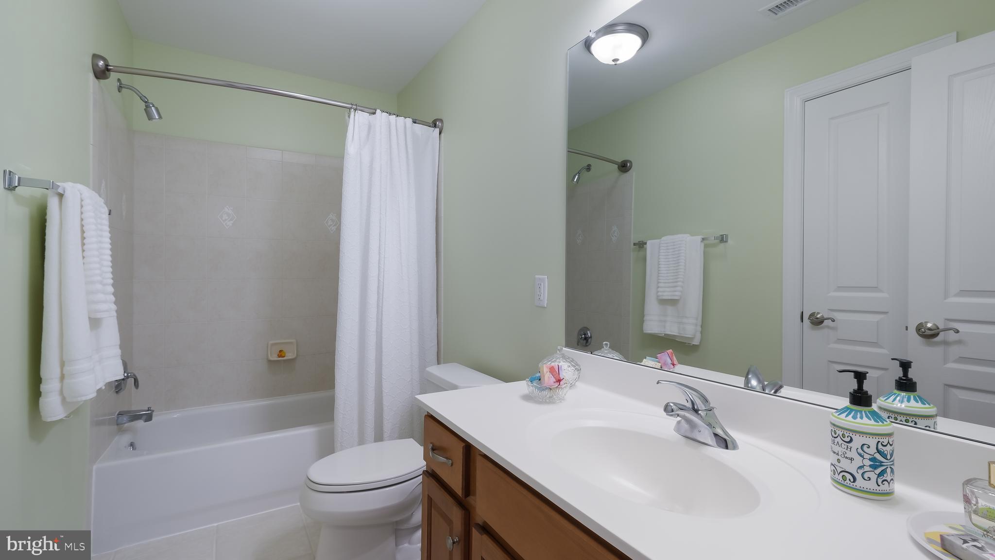 815 Church Road Harleysville, PA 19438 - Photo 67 of 70 PALATIAL JACK N JILL BATH BETWEEN 3RD AND 4TH BRS