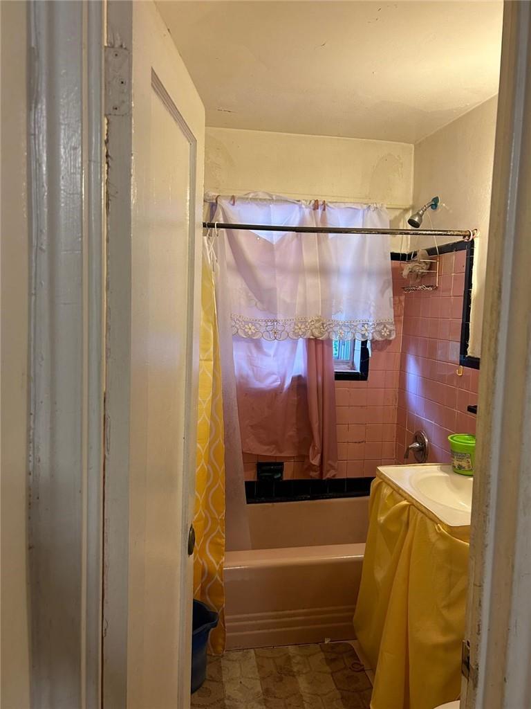 1476 Arnow Avenue Bronx, NY 10469 - Photo 7 of 11 full bathroom