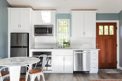 $3,250,000 | 10785 Weyburn Avenue, Los Angeles, CA 90024