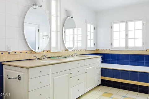 $3,250,000 | 10785 Weyburn Avenue, Los Angeles, CA 90024