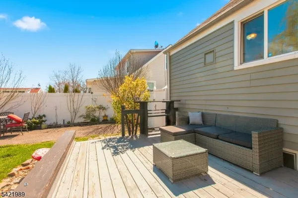 a view of a house with backyard