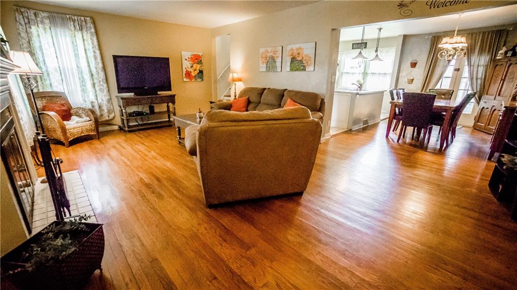 119 Teakwood Road Butler, PA 16001 - Photo 7 of 25 Gorgeous 22x14 Living Room