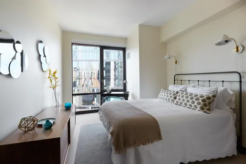 $7,295 | 21 West End Avenue, Unit 2704 | Upper West Side