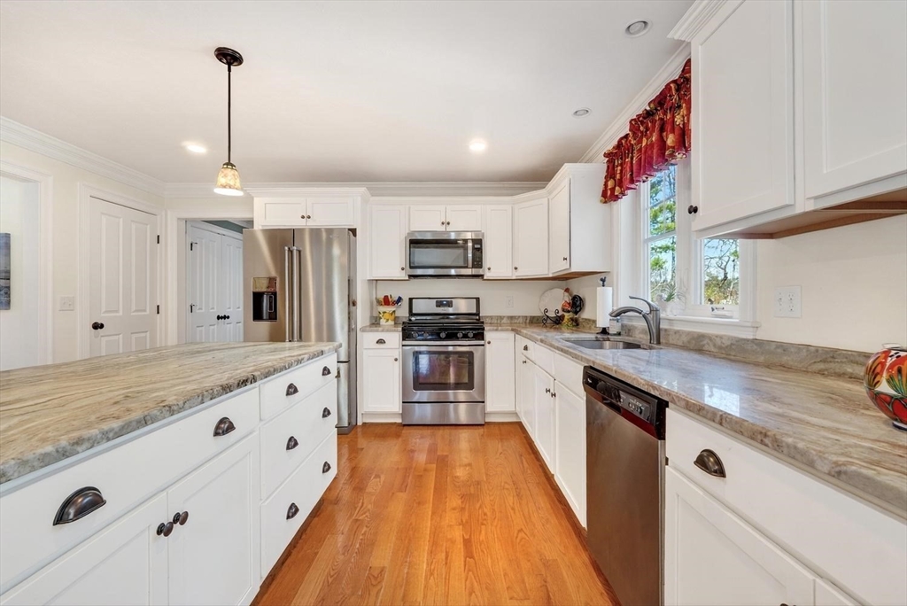 338 Cow Pond Brook Road Groton, MA 01450 - Photo 7 of 40