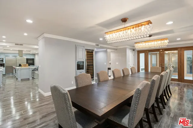 a view of yard with table and chairs