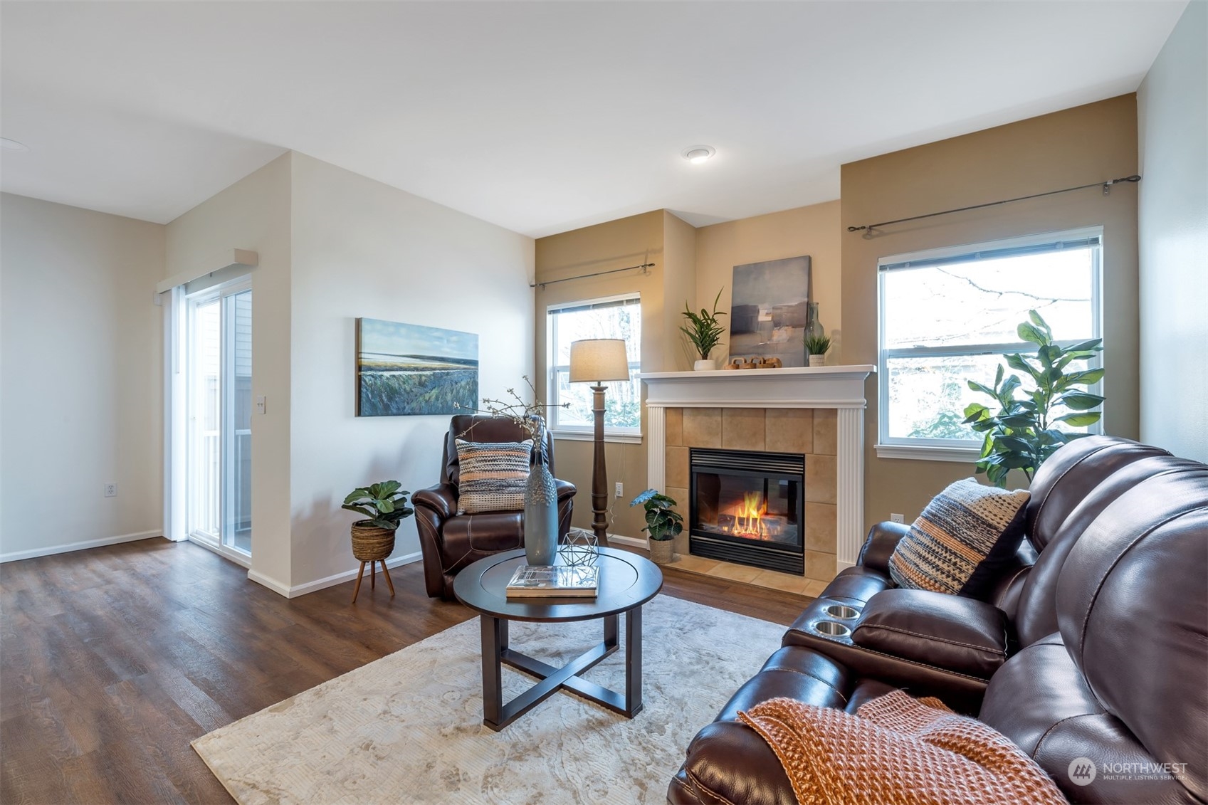 108 South 49th Street, Unit B Renton, WA 98055 - Photo 5 of 24 a living room with furniture fireplace and window