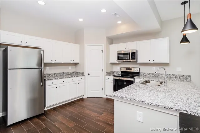 $1,815 | 2066 South Sarah Drive, Jeffersonville, IN 47130