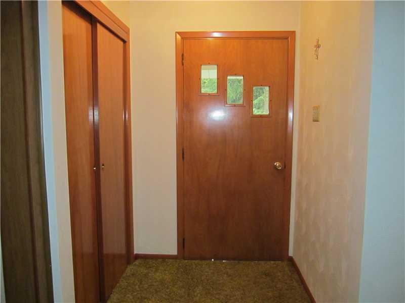 330 Stoney Road Natrona Heights, PA 15065 - Photo 10 of 22 Entry/Foyer. note the well cared for trim and door