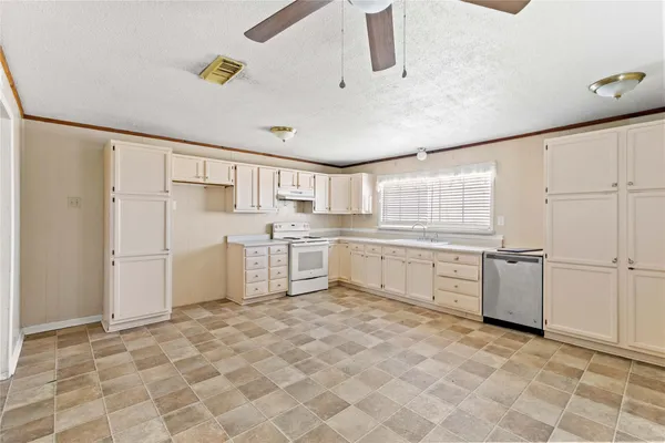 $230,000 | 910 Monument Drive, Surfside Beach, TX 77541