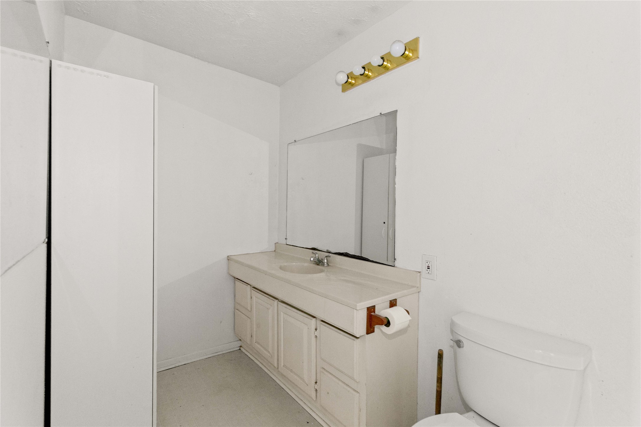 910 Monument Drive Surfside Beach, TX 77541 - Photo 18 of 29 a utility room with dryer and washer
