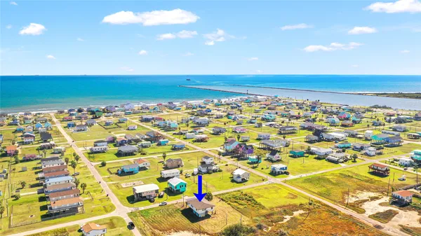 $230,000 | 910 Monument Drive, Surfside Beach, TX 77541