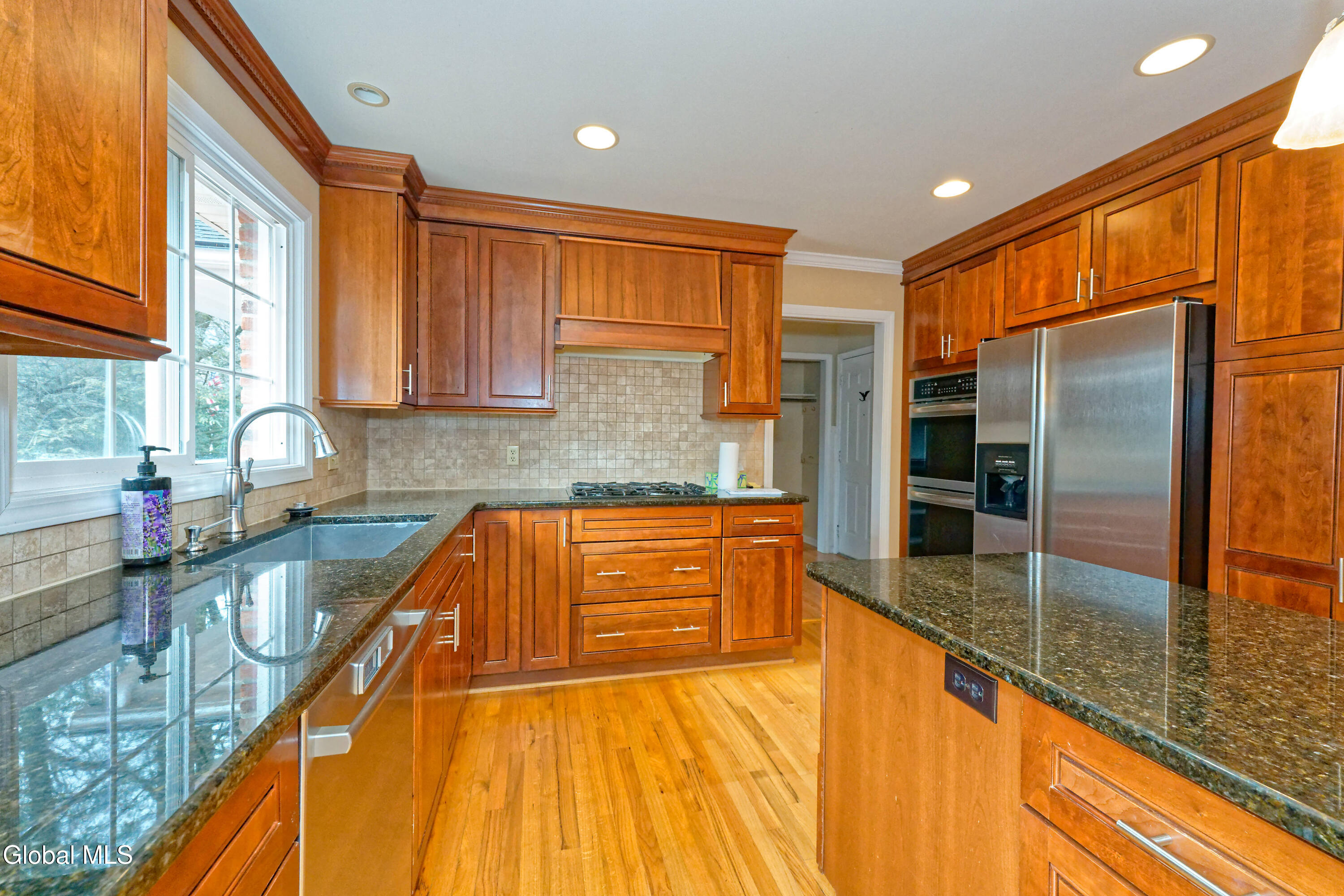 10 Birch Hill Road Albany, NY 12211 - Photo 29 of 66 3 Kitchen 7