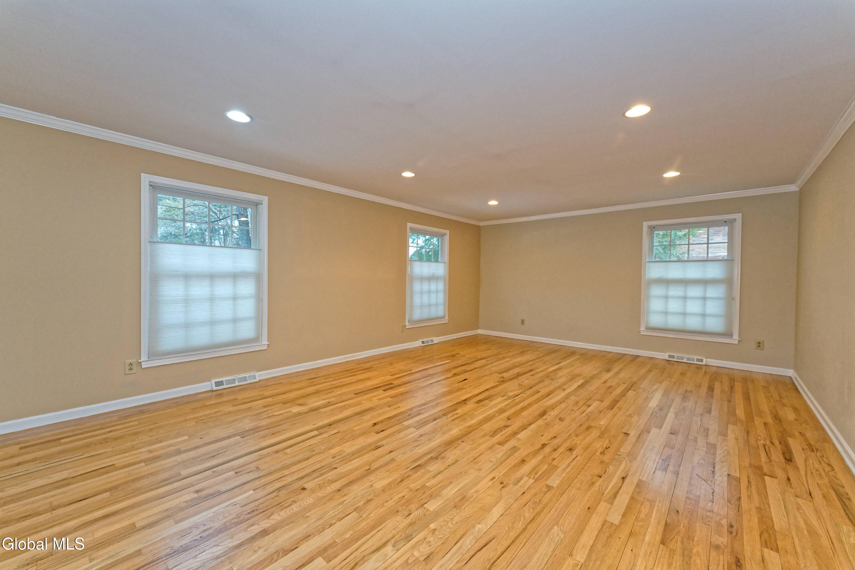 10 Birch Hill Road Albany, NY 12211 - Photo 10 of 66 4 Living Room
