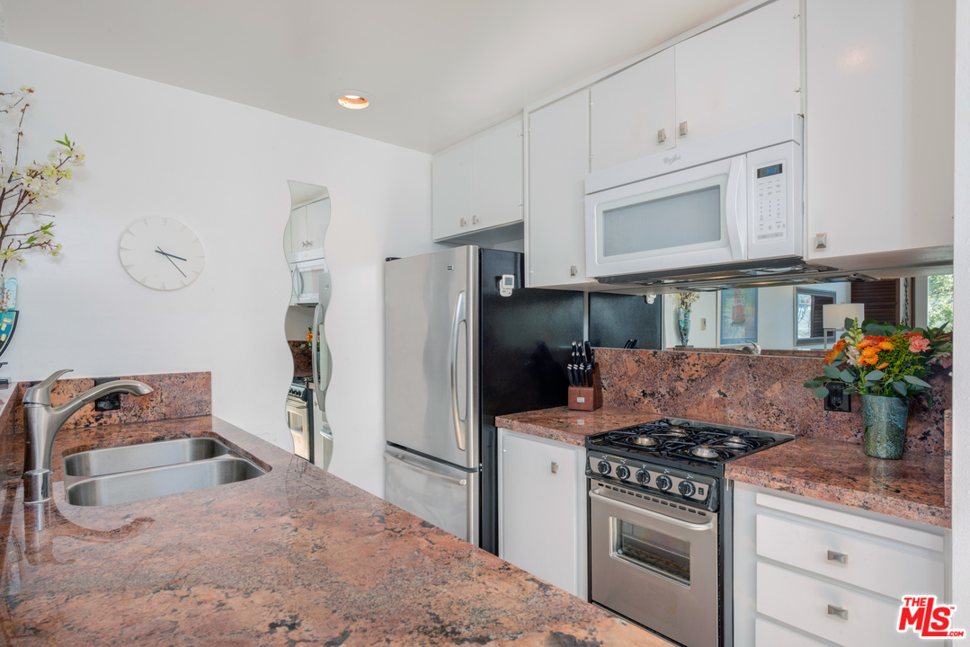 14 Westwind Street Marina del Rey, CA 90292 - Photo 43 of 54