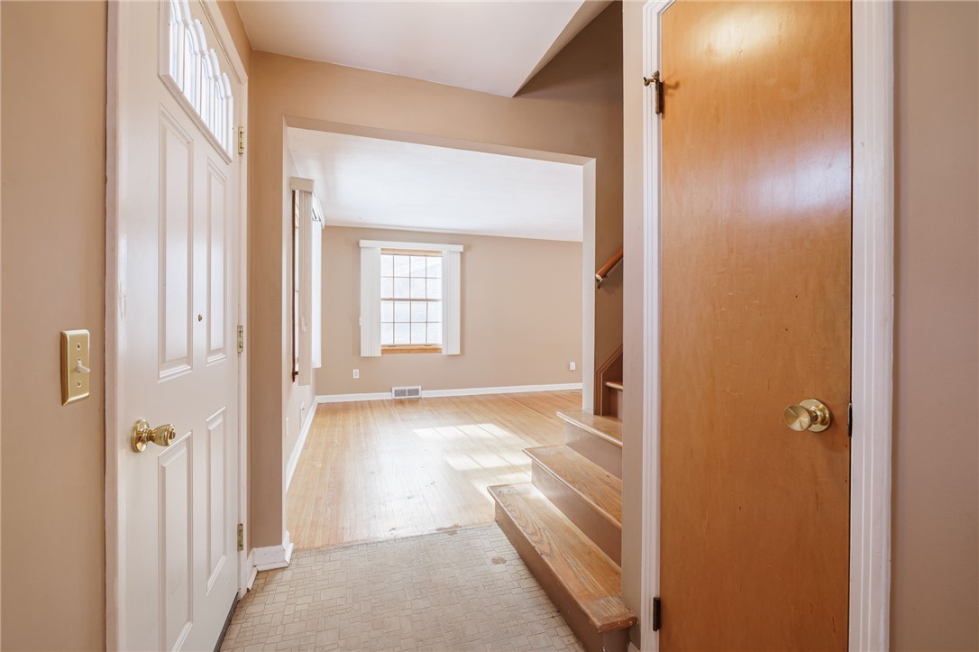 27 Lincolnshire Road Webster, NY 14580 - Photo 2 of 20