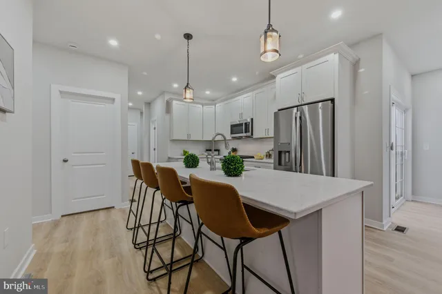 $769,900 | 6 Sheldon Drive, Newark, DE 19711