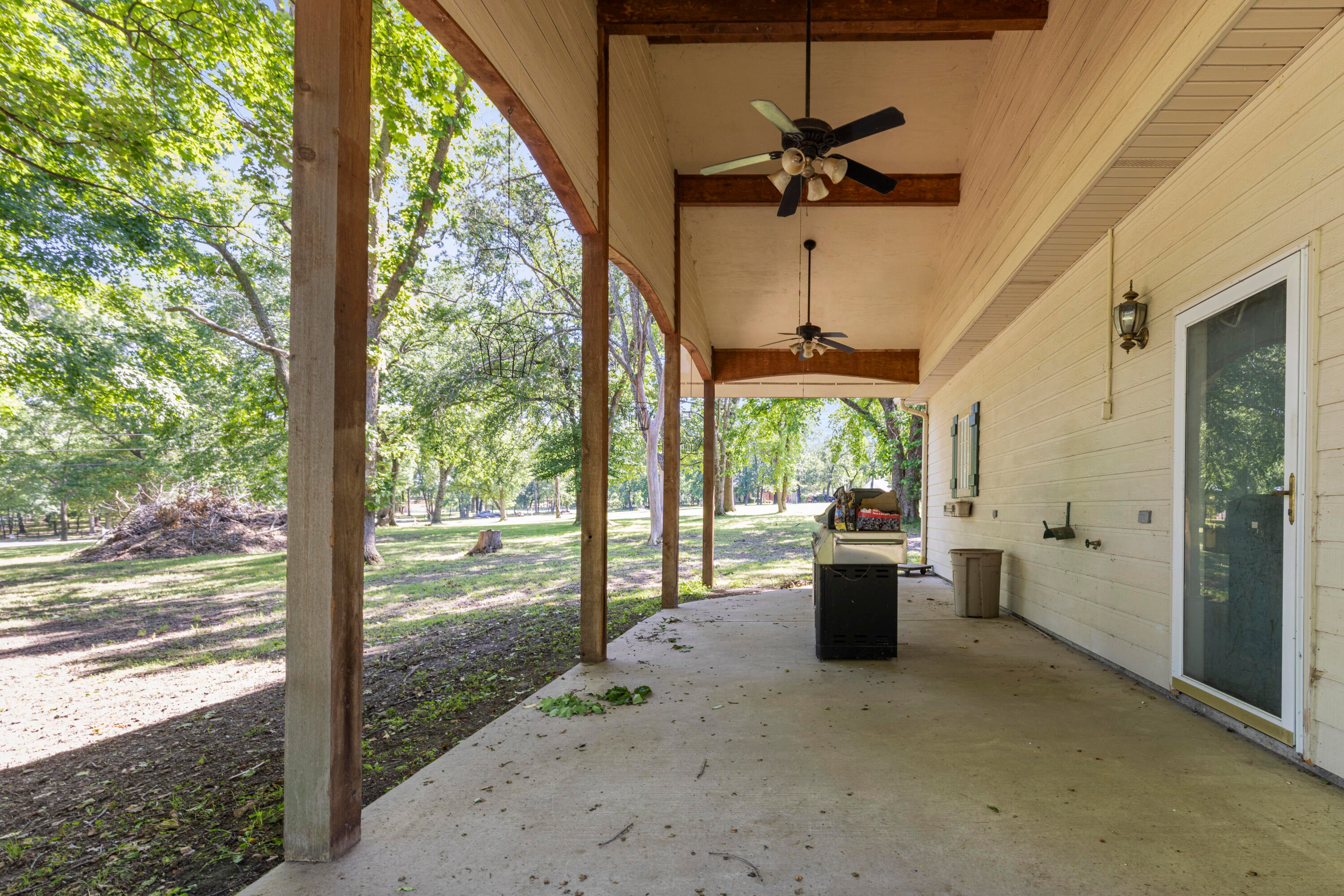 59731 East 317 Road Grove, OK 74344 - Photo 3 of 37 grilling porch