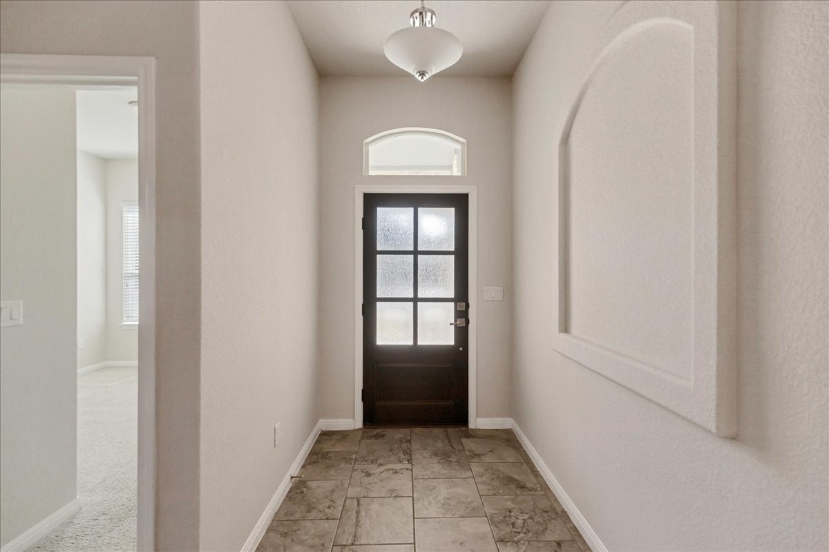 419 Gettysburg Loop Elgin, TX 78621 - Photo 5 of 35