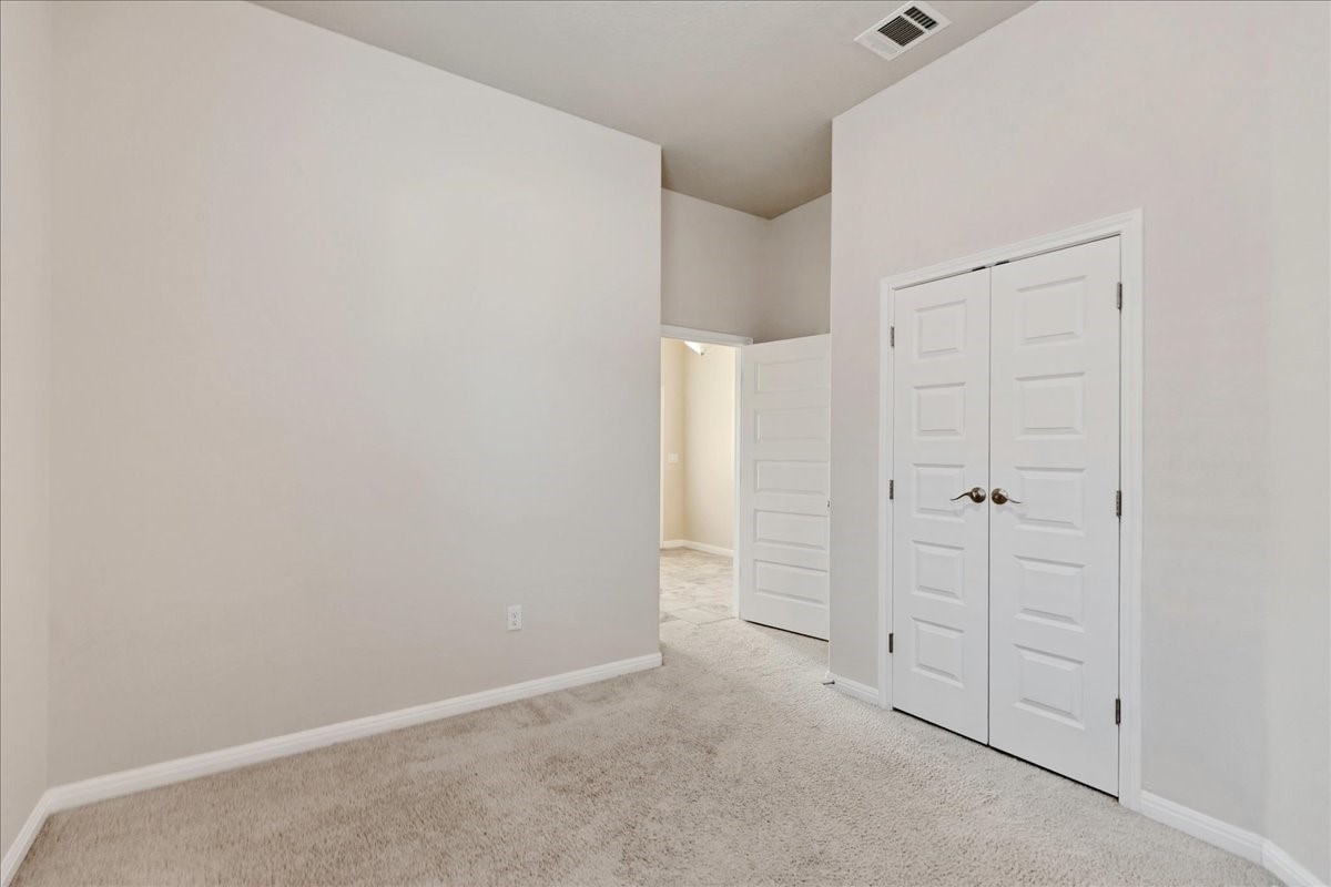 419 Gettysburg Loop Elgin, TX 78621 - Photo 7 of 35