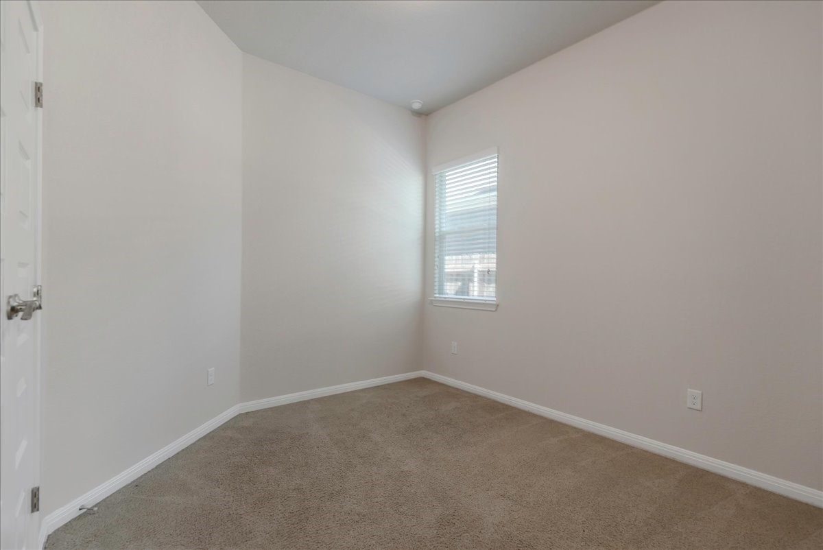 419 Gettysburg Loop Elgin, TX 78621 - Photo 10 of 35