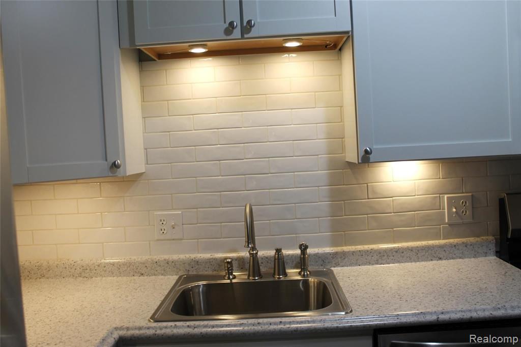 1826 Streamedge Court Rochester Hills, MI 48309 - Photo 11 of 50