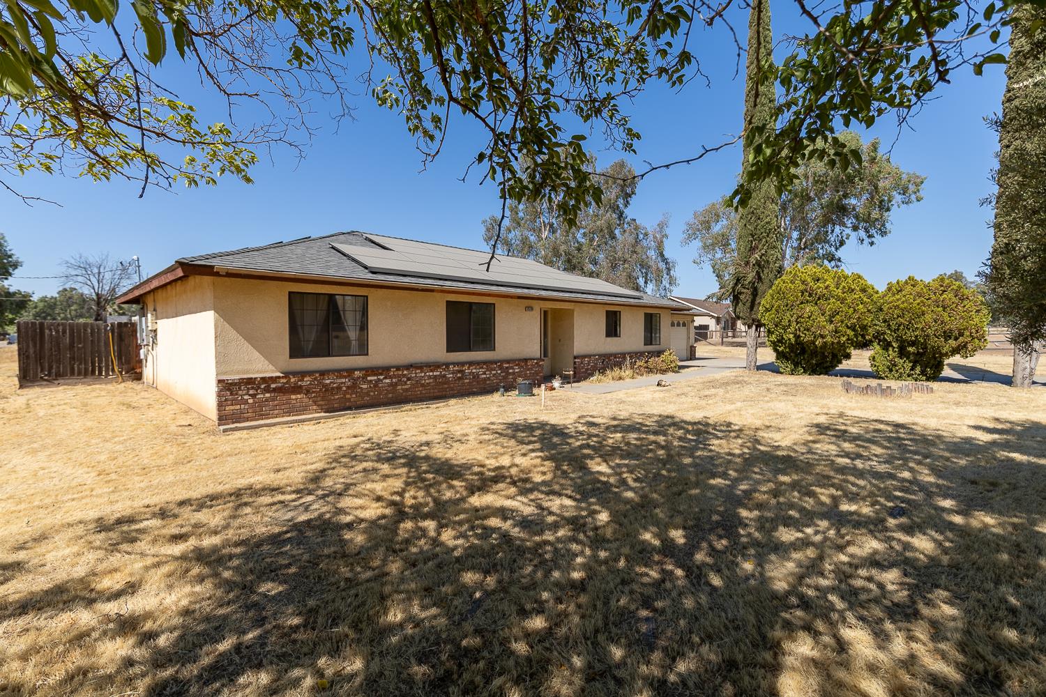 25199 Ave 18 Madera, CA 93638 - Photo 4 of 20 a view of a house with a yard
