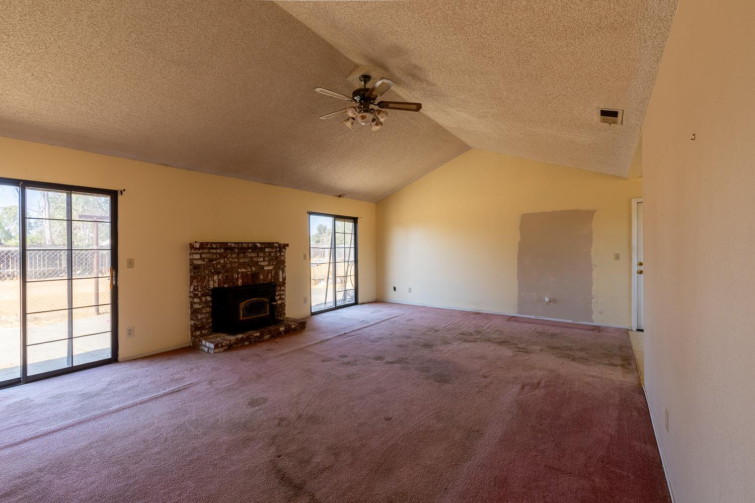 25199 Ave 18 Madera, CA 93638 - Photo 9 of 20 an empty room with windows and fireplace