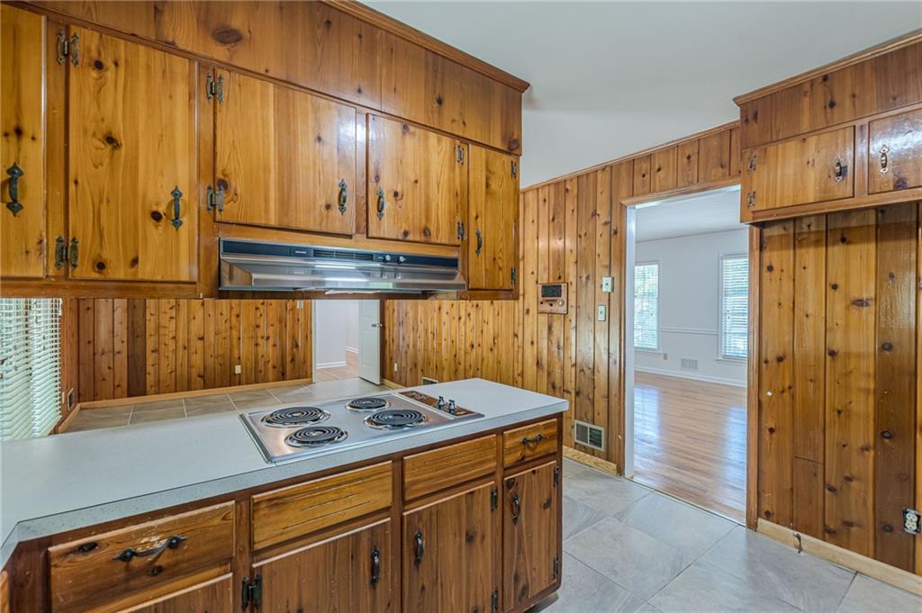 3483 Scenic Drive East Point, GA 30344 - Photo 11 of 40