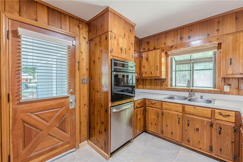 3483 Scenic Drive East Point, GA 30344 - Photo 12 of 40