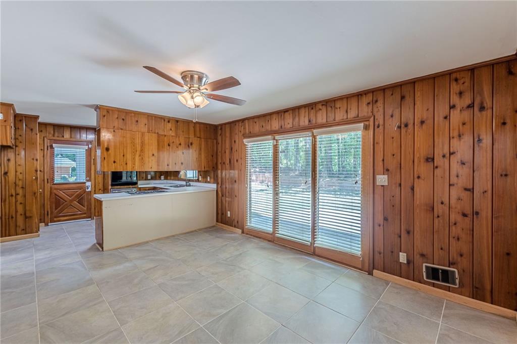 3483 Scenic Drive East Point, GA 30344 - Photo 15 of 40