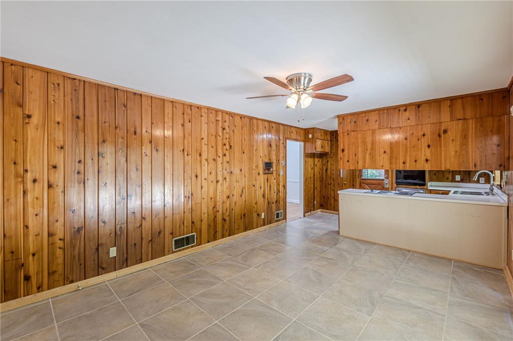 3483 Scenic Drive East Point, GA 30344 - Photo 16 of 40