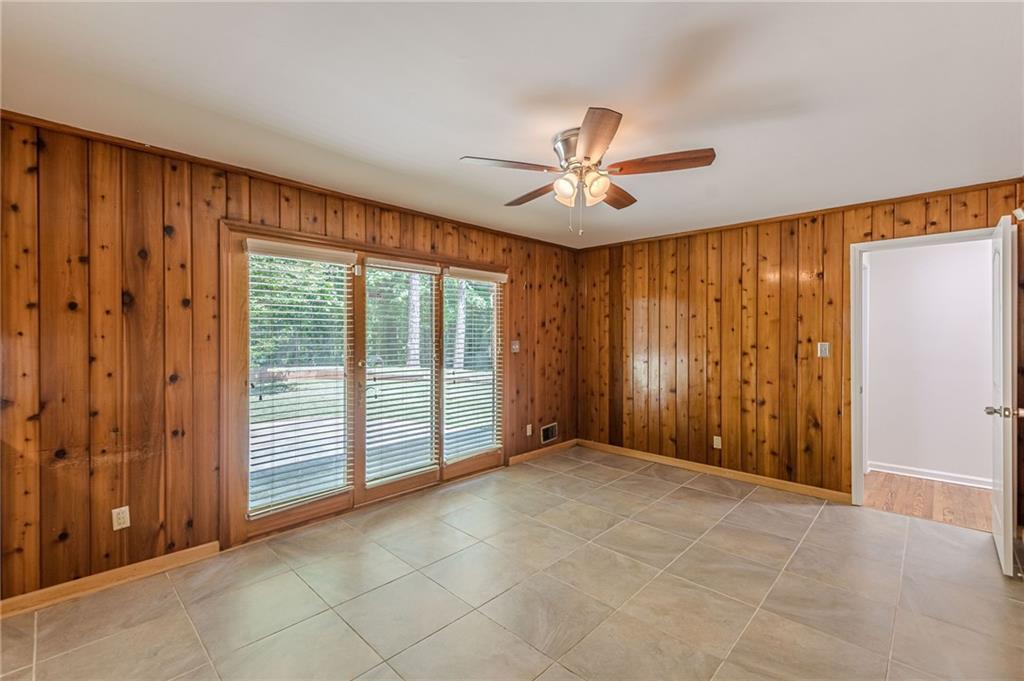 3483 Scenic Drive East Point, GA 30344 - Photo 17 of 40