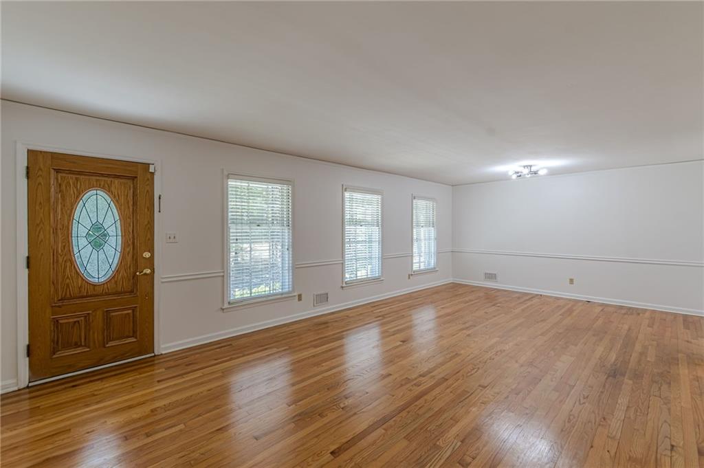 3483 Scenic Drive East Point, GA 30344 - Photo 6 of 40