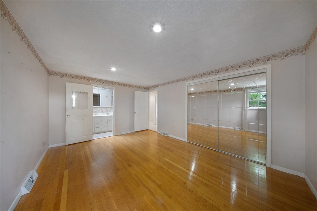 25 Gloversbrook Road Randolph, MA 02368 - Photo 16 of 40